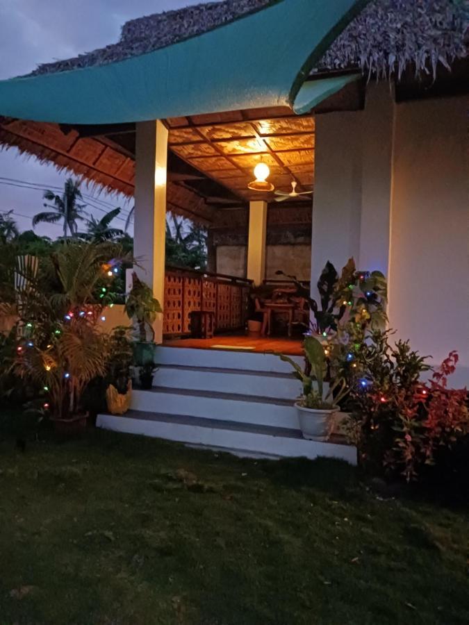 Weeroona Huts Homestay Pacifico San Isidro  エクステリア 写真