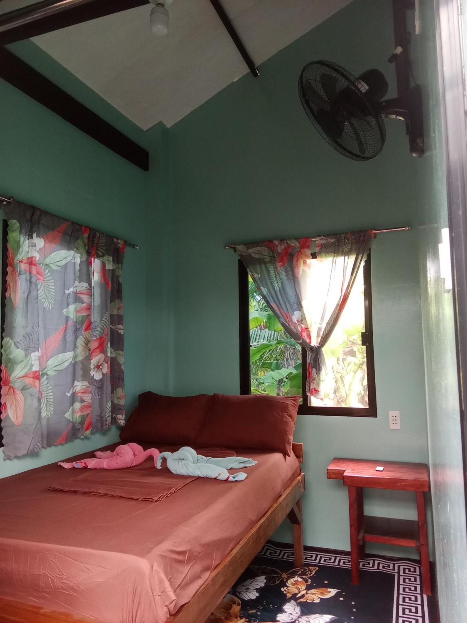 Weeroona Huts Homestay Pacifico San Isidro  エクステリア 写真